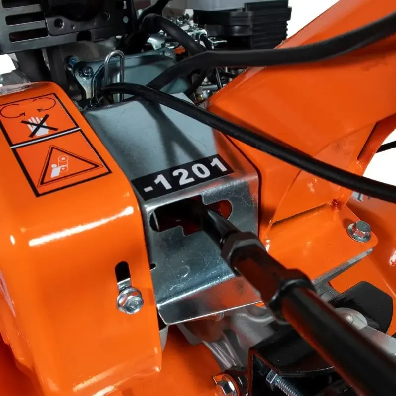 motosapa-semiprofesionala-DAC-6000K-4 Motosapa pe benzina Ruris DAC 6000K, putere 7 CP, 208 CC, 4 timpi, 2+1 viteze, 83 cm latime lucru, 29 cm adancime lucru, contine: freze + roata