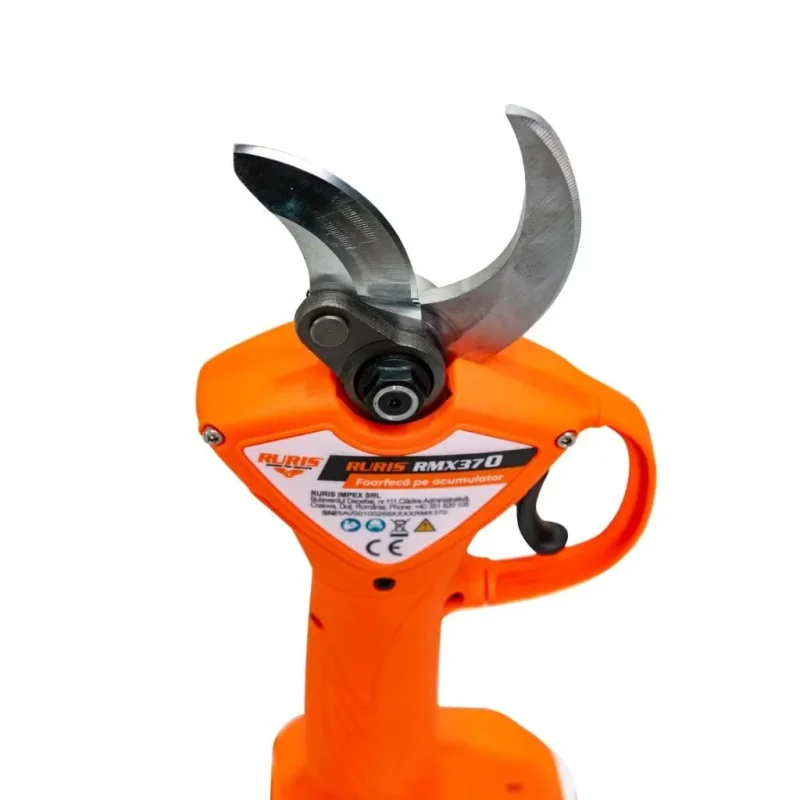 foarfeca-gradina-pe-acumulator-ruris-rmx-370-20v-4ah-brushless-840w-37mm-0-4s-18000rpm-37000rmx25a-_-6 Foarfecă grădină pe acumulator RURIS RMX 370, Li-Ion 20 V 4 Ah (1 acumulator inclus), motor electric fără perii, putere 840 W, diametru tăiere 37 mm, viteză tăiere 0,4 s/tăietură, viteză maximă 18000 rpm, set accesorii și cutie transport, 1,6 kg, cod 37000RMX25A