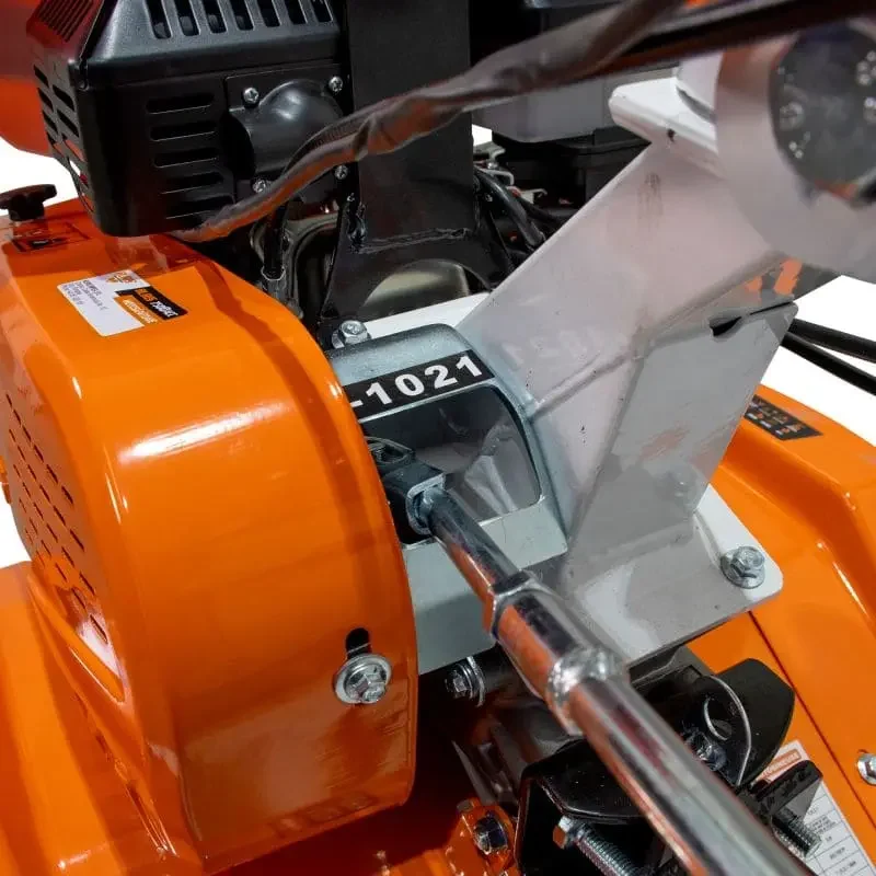 motosapa-semiprofesionala-ruris-7500-ruris-brasov-_8_ Motosapă semiprofesională RURIS 7500 ACC4, motor 7 CP, transmisie pe curea și lanț, lățime de lucru reglabilă, iluminare LED și compatibilitate cu multiple accesorii pentru lucrări agricole.